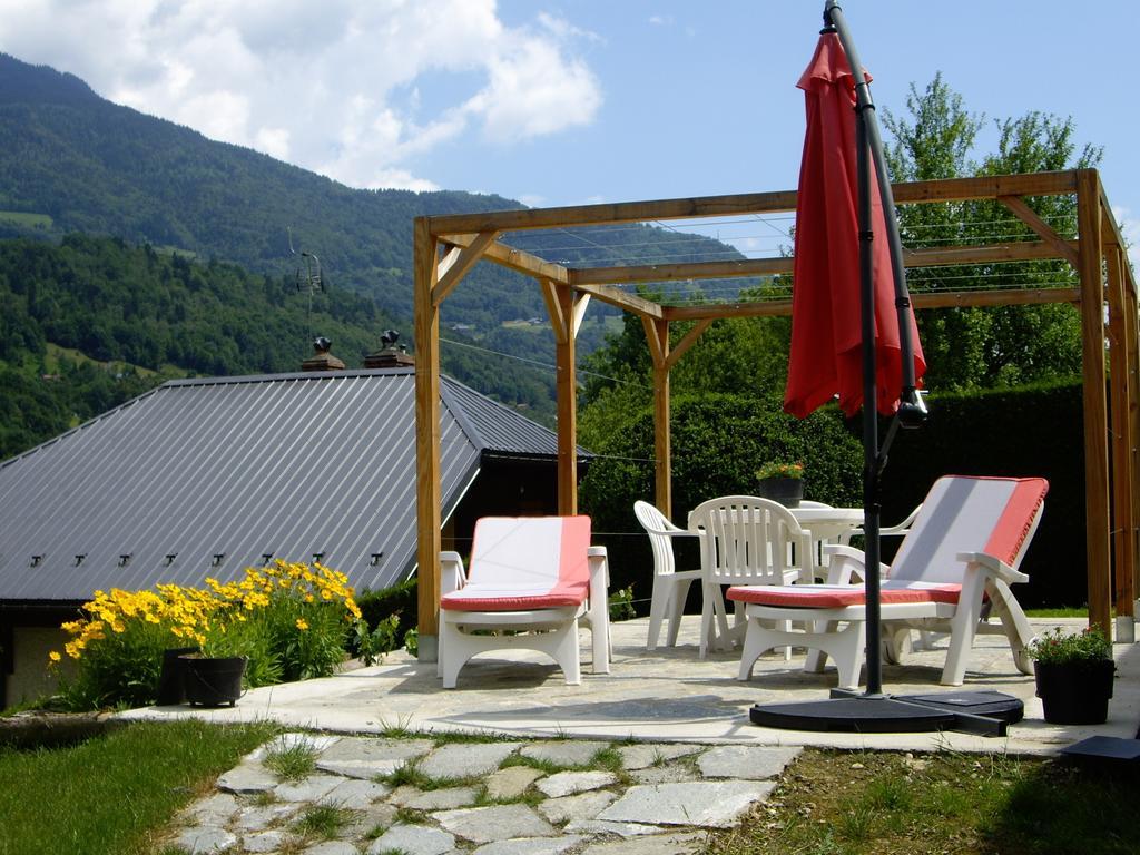 Chambres d'Hôtes Les Pierres Taillées Thenesol Exterior foto